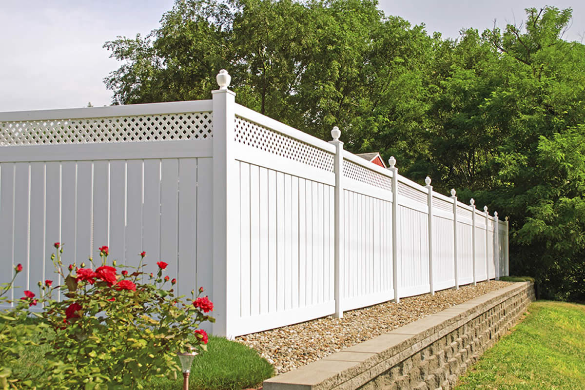 5 Reasons a Vinyl Fence may be the Best Choice