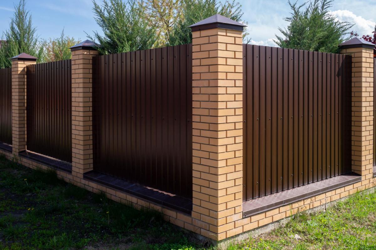 Four Factors to Consider Before Choosing Your Fence