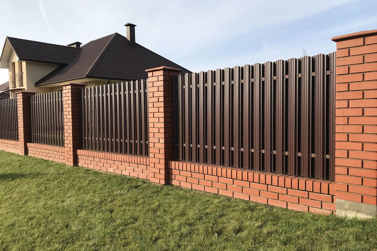 6 Reasons to Install a Fence