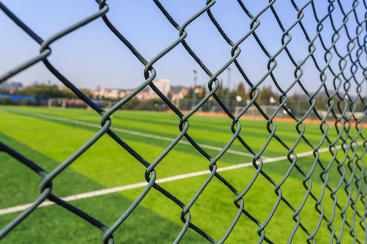 4 Reasons to Consider a Chain Link Fence