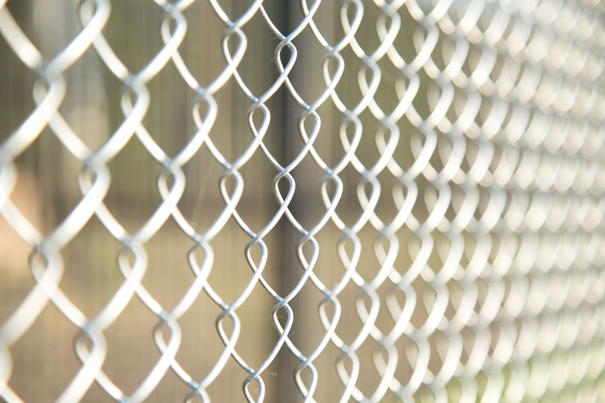 The Best Fences for Hot Summer Conditions