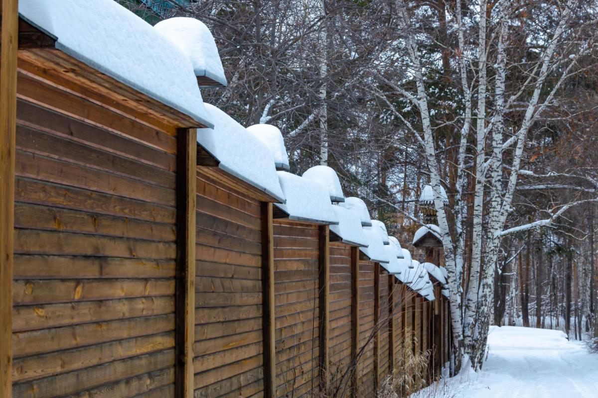 What You Should Know About Installing A Fence in Winter