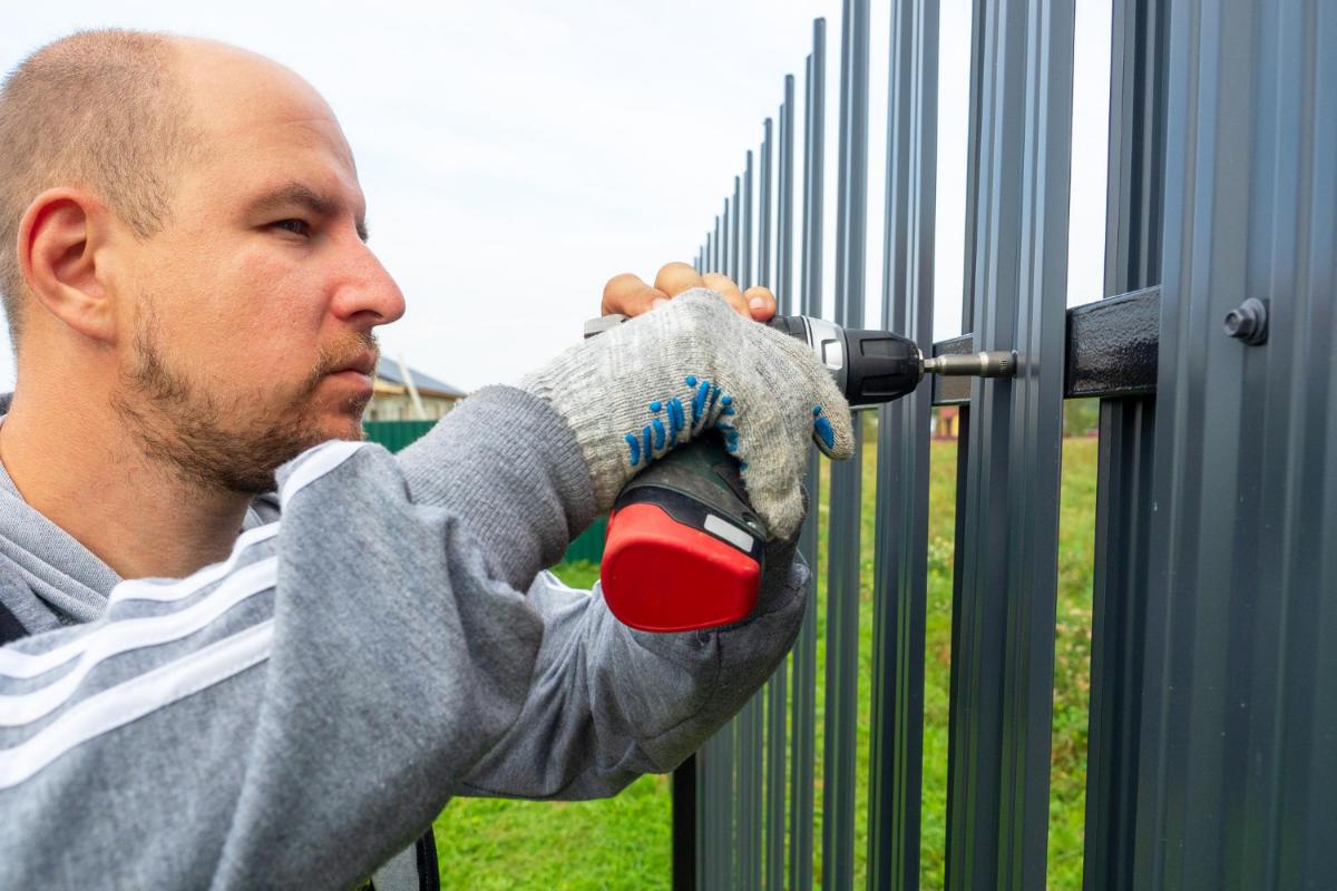 Why to Trust Professionals to Install Your Fence