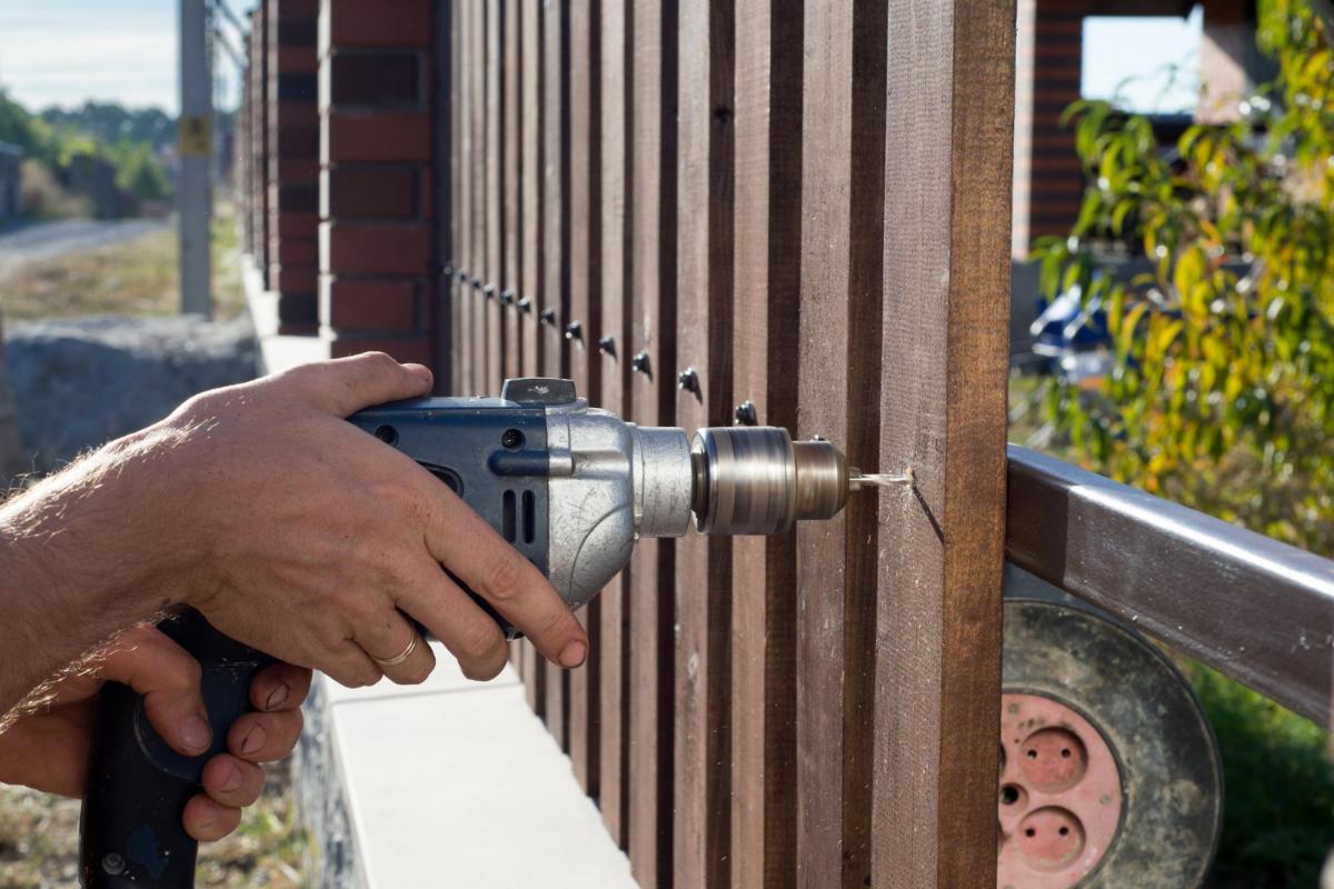 4 Reasons for Installing a Fence on Your Property