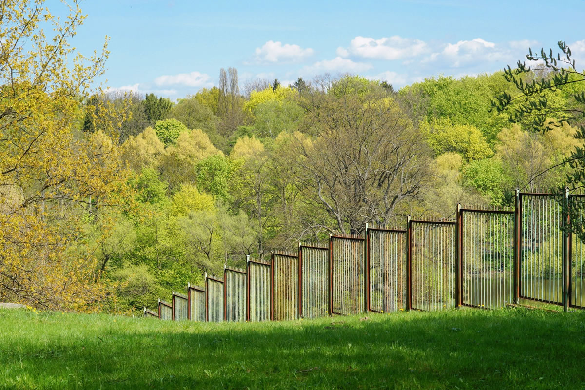 Four Reasons to Install a Fence