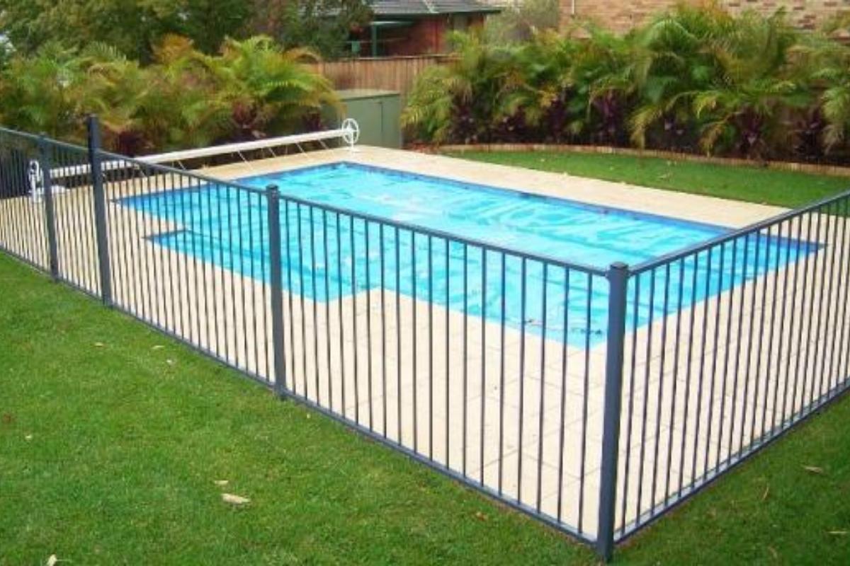 3 Reasons to Install a Fence Around Your Pool