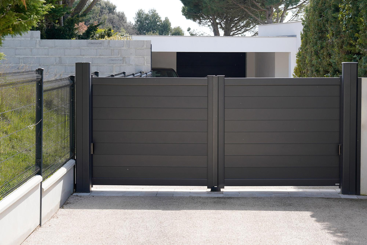 Tips for Choosing the Right Gate for Your Fence