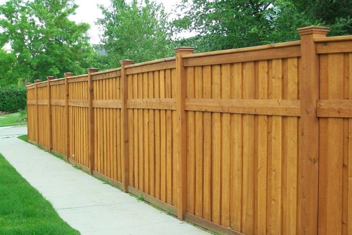 Five Advantages Commercial Wood Privacy Fences