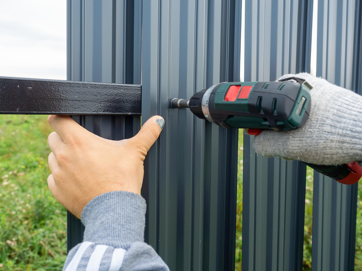 Tips for Repairing a Section of Your Fence