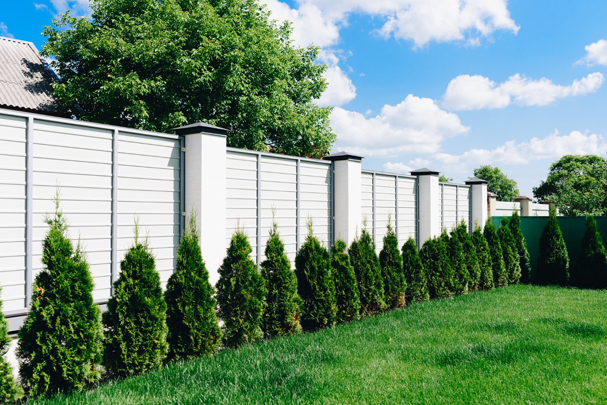 How Far Apart Should Fence Posts Be