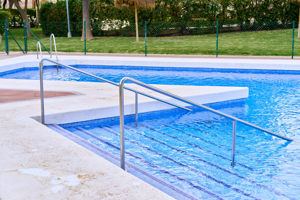 The Benefits of Installing a Pool Fence