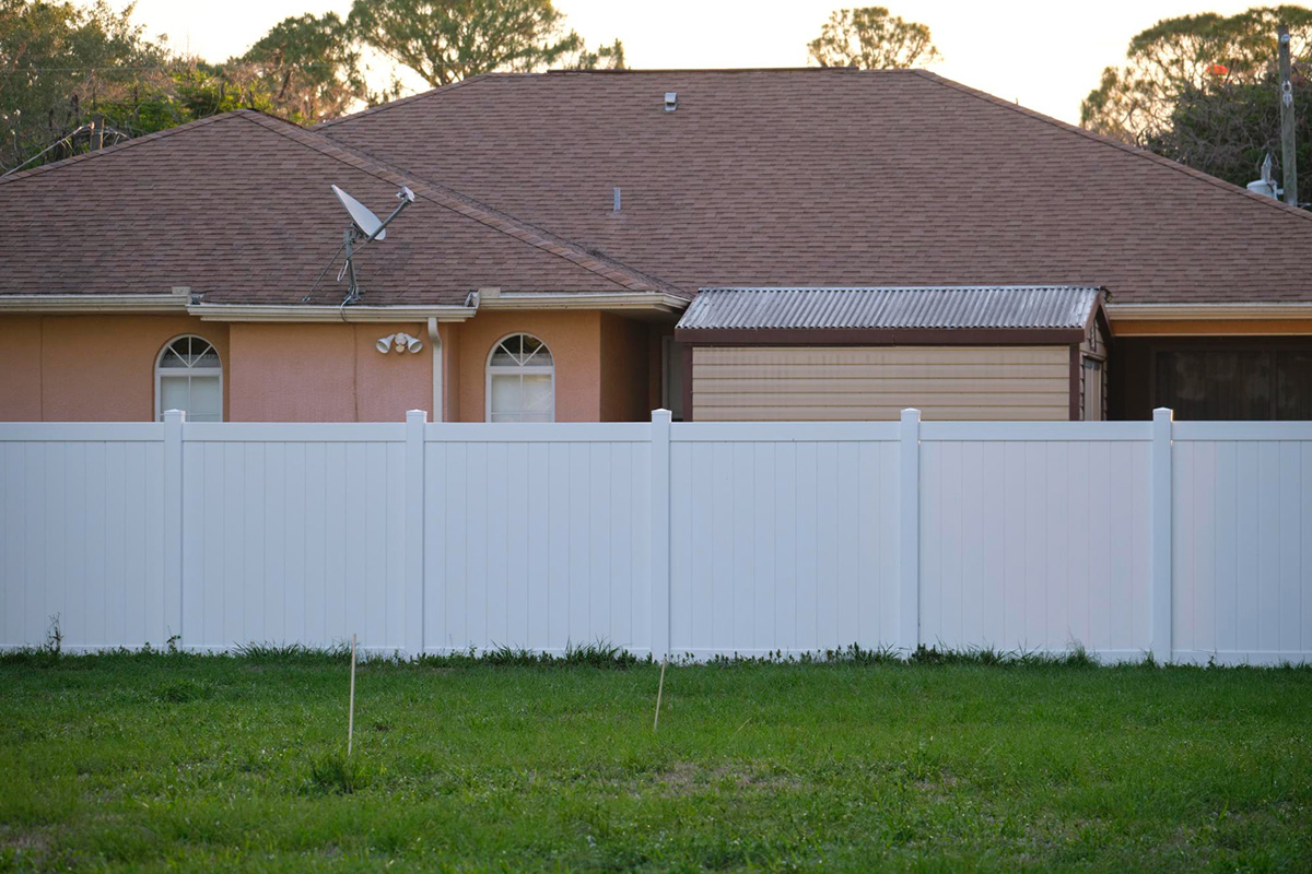 Advantages of a Vinyl Fence over a Wood Fence