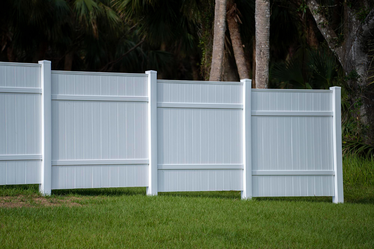 Popular Reasons to Install a Vinyl Privacy Fence