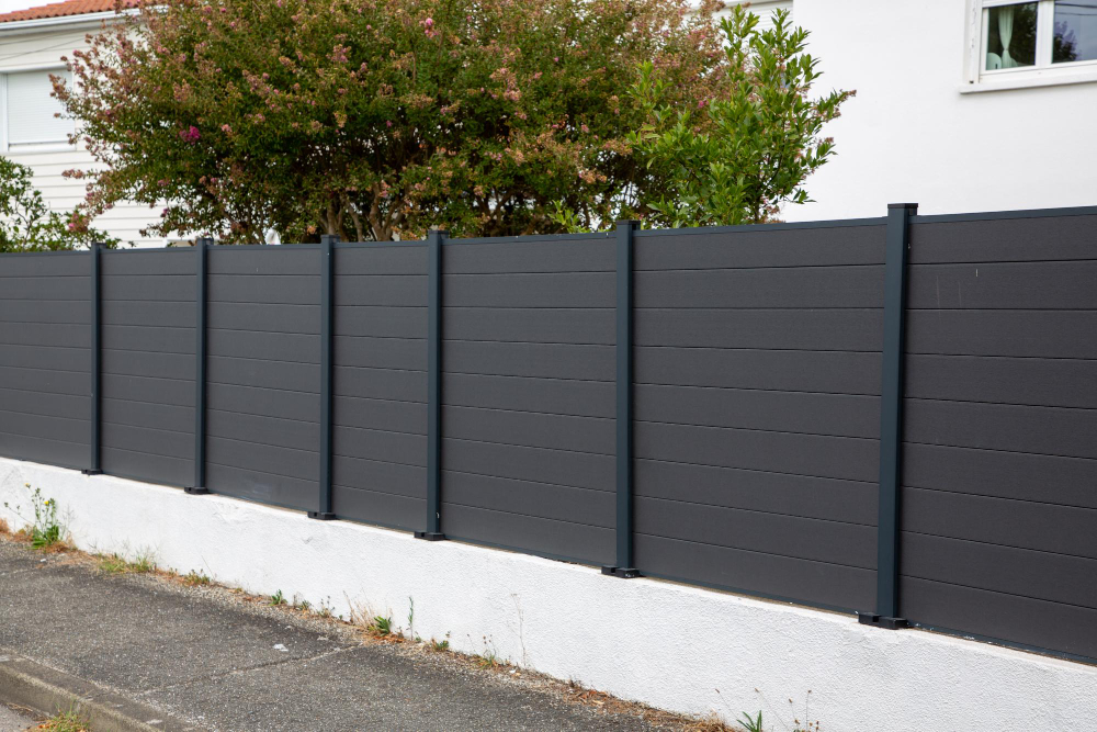 The Appeal of a Horizontal Fence Designs