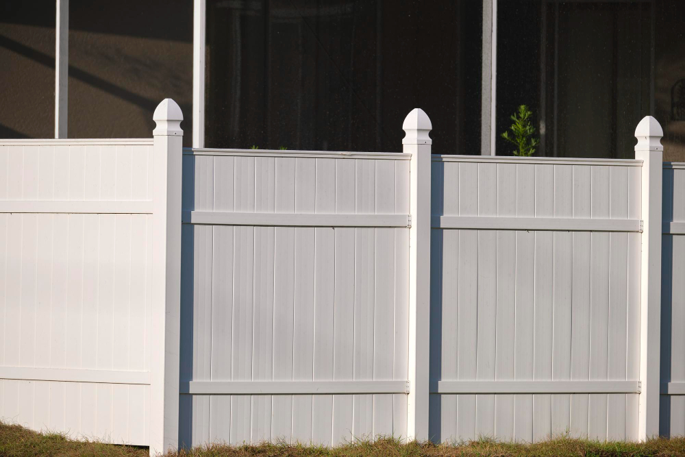 Unveiling the Top Advantages of Vinyl Fencing