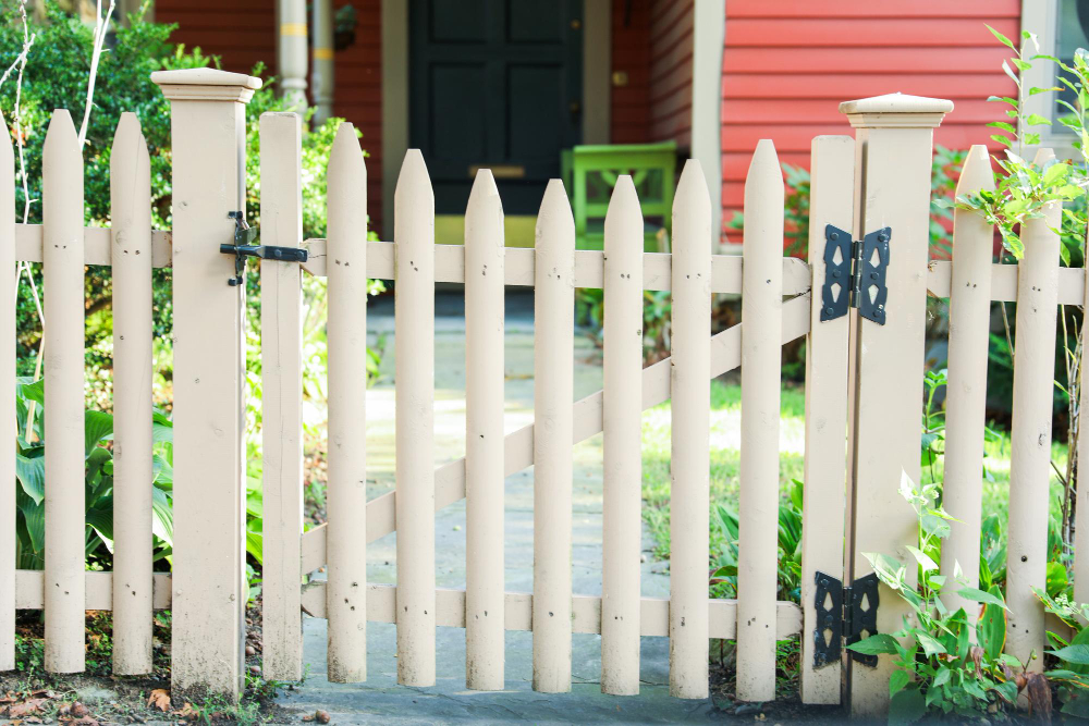 Signs It's Time to Install a Fence in Your Yard