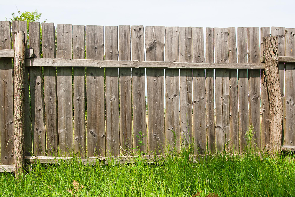 Good Fences, Good Neighbors: A Guide to Fence Etiquette
