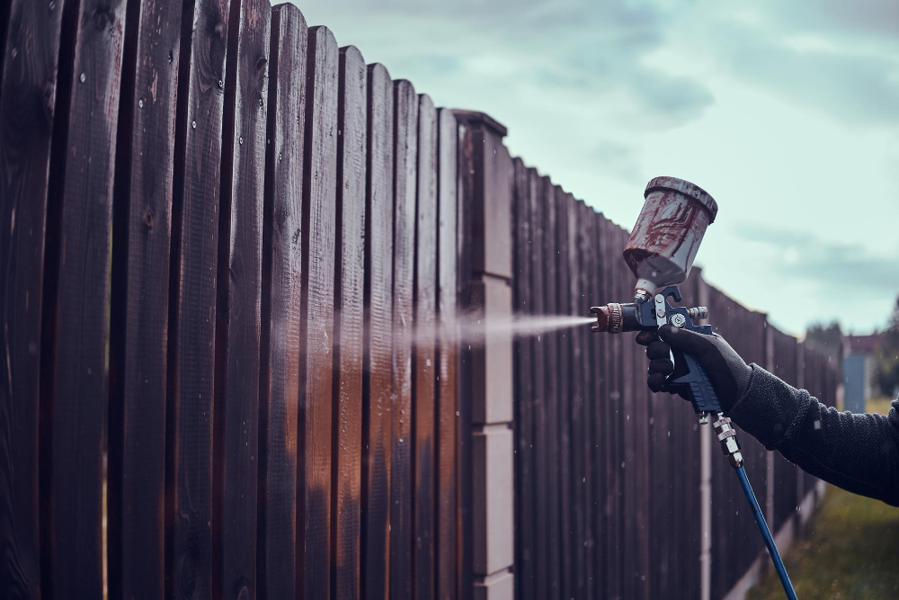 Painting vs. Staining a Fence: Which is Best?