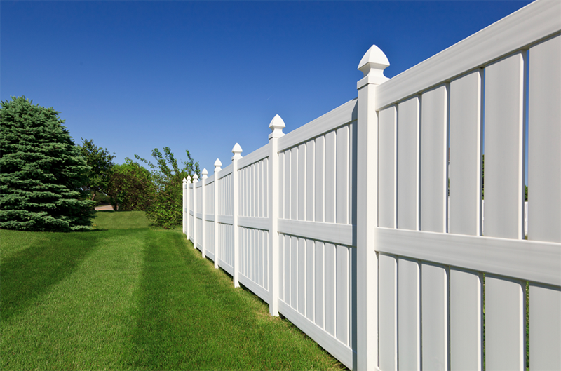 Florida Storm Prep: How Vinyl Fence Companies Protect Your Yard
