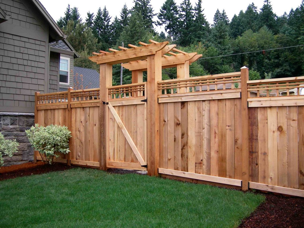 How High Can You Have Your Fence Before Florida Storms Hit?