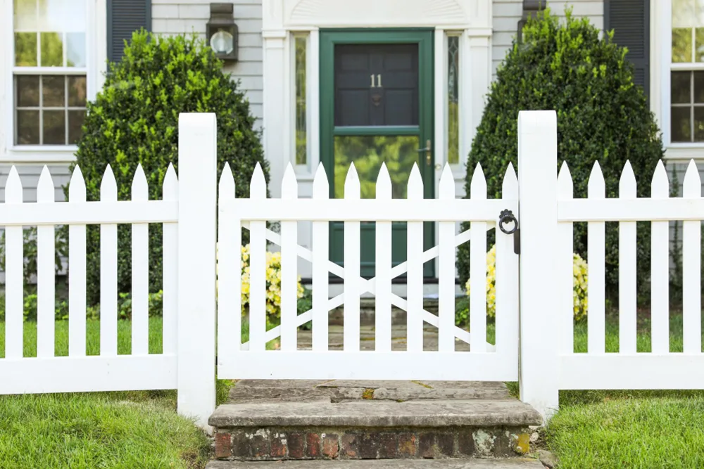 How Fencing Has Evolved in America: From Historical to Modern Times